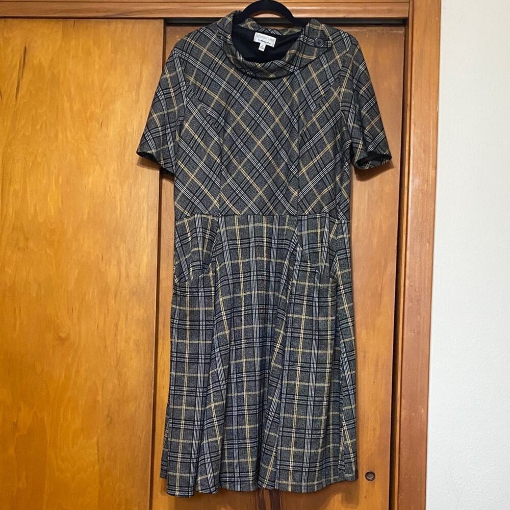 Signature by Robbie Bee Black & Gold Plaid Midi Dress Pockets Short Sleeve Retro